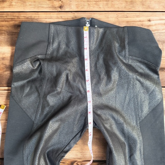 Abercrombie & Fitch Black Skinny Leggings Pants Zipper Metallic Women’s size XS - Picture 3 of 7